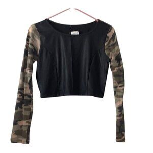 Love Culture Camouflage Sleeve Crop Top Large Polyester Spandex Black Camo